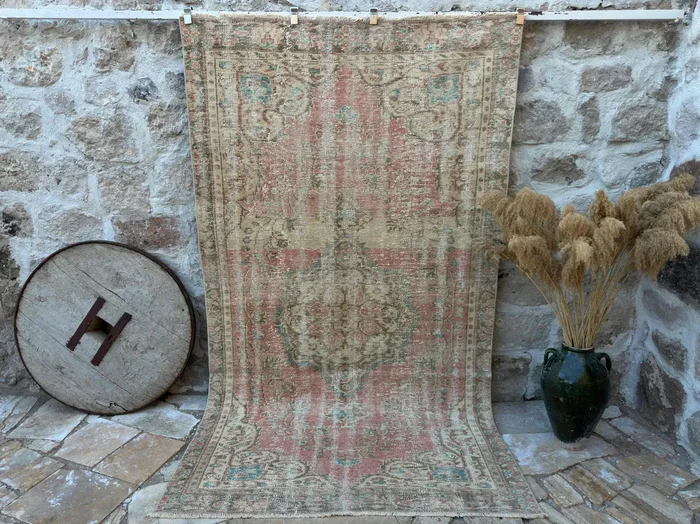 Zaire 5’2” x 9′