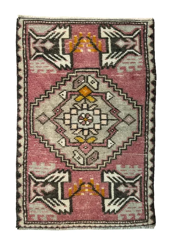 Zoya – Vintage Turkish Small Rug